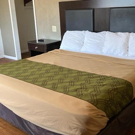 Posh Inn & Suites Wisconsin Rapids Dış mekan fotoğraf